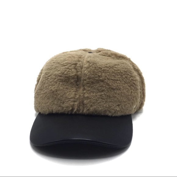 Carven Teddy Cap - Picture 1 of 3